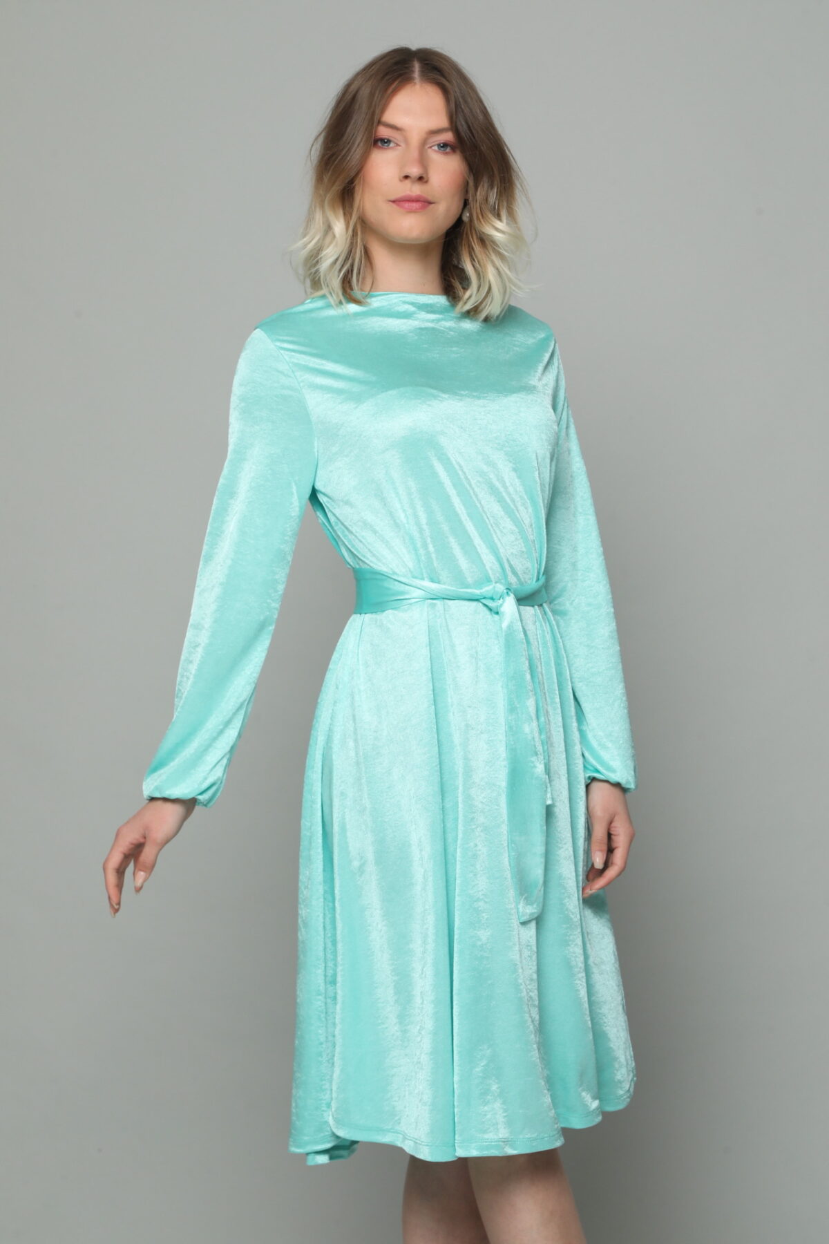שמלה צנועה ארוכה בצבע טורקיז